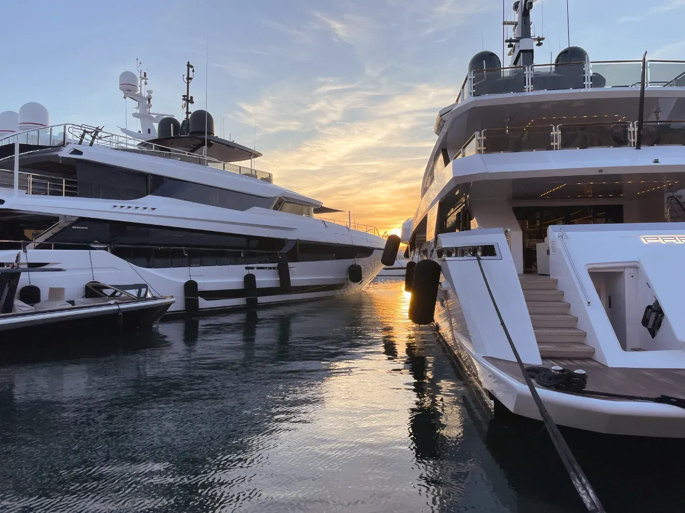 Yachts ancorati nel porto di Saint-Tropez